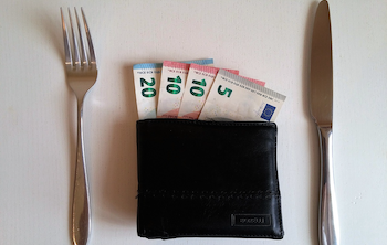 From Taxis to Takeout: A Guide to Tipping in Everyday Life